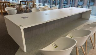5-section Meeting/Breakout Table, 5000mm x 1500mm x 720mm, white, with cable management (location in