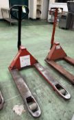 Wide tine Pallet Truck (location in building: ground floor)