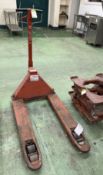 Wide tine Pallet Truck (location in building: ground floor)