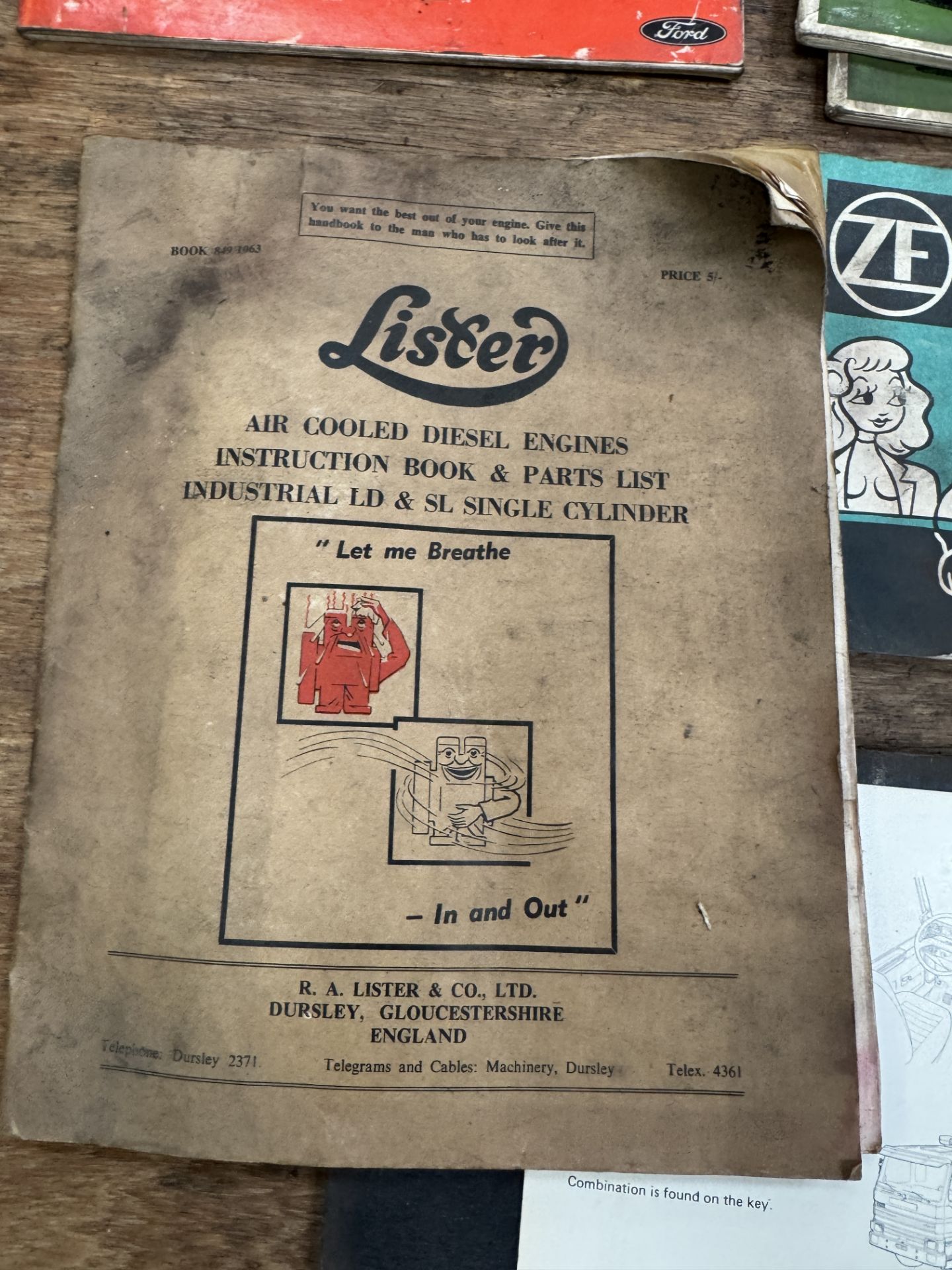 Approx. 60 various vintage and classic Commercial Vehicle, Car, Tractor and Van Manuals - Image 16 of 21