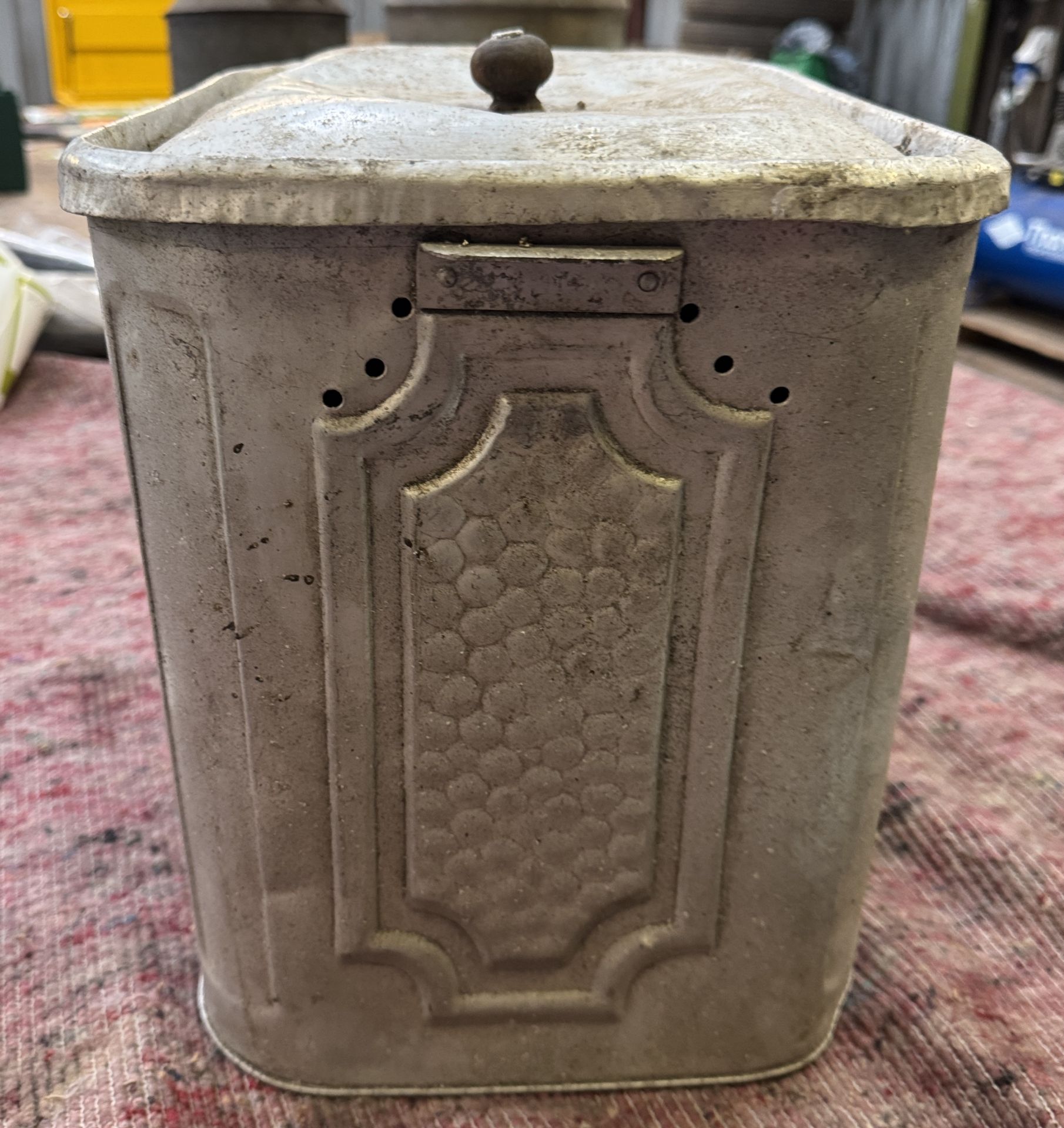 Vintage Bread Bin with lid - Image 4 of 6