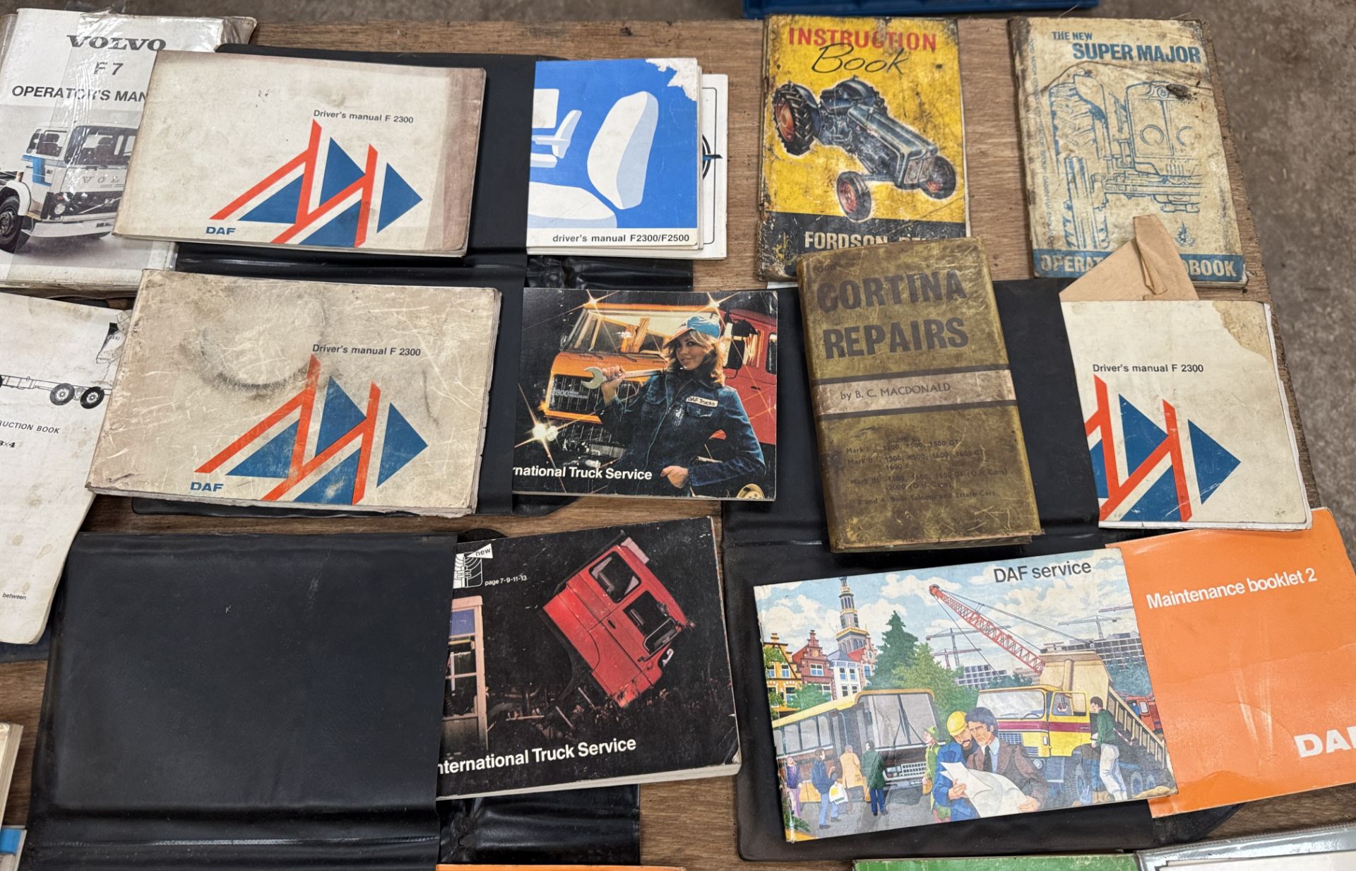 Approx. 60 various vintage and classic Commercial Vehicle, Car, Tractor and Van Manuals - Image 11 of 21
