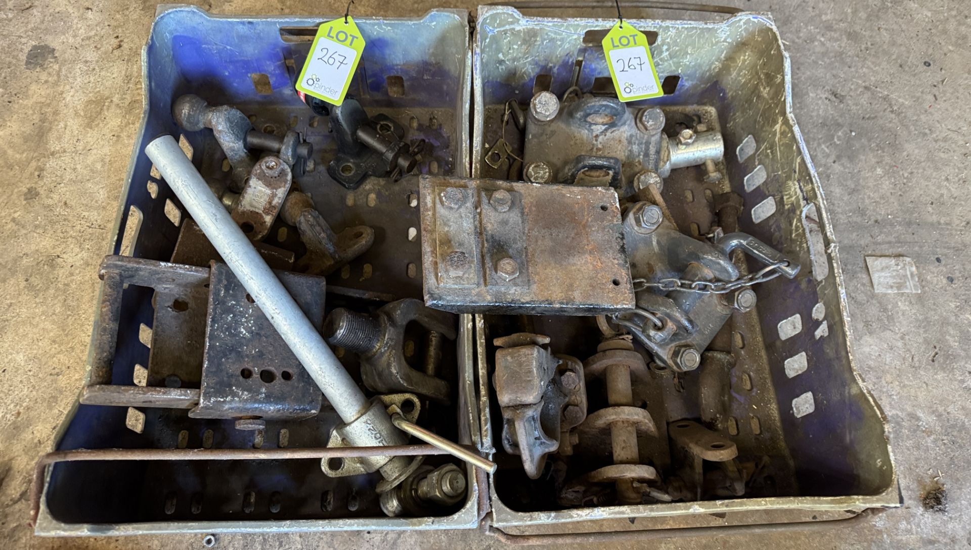 Quantity various Tow Balls, Bars and Hitches, to 2
