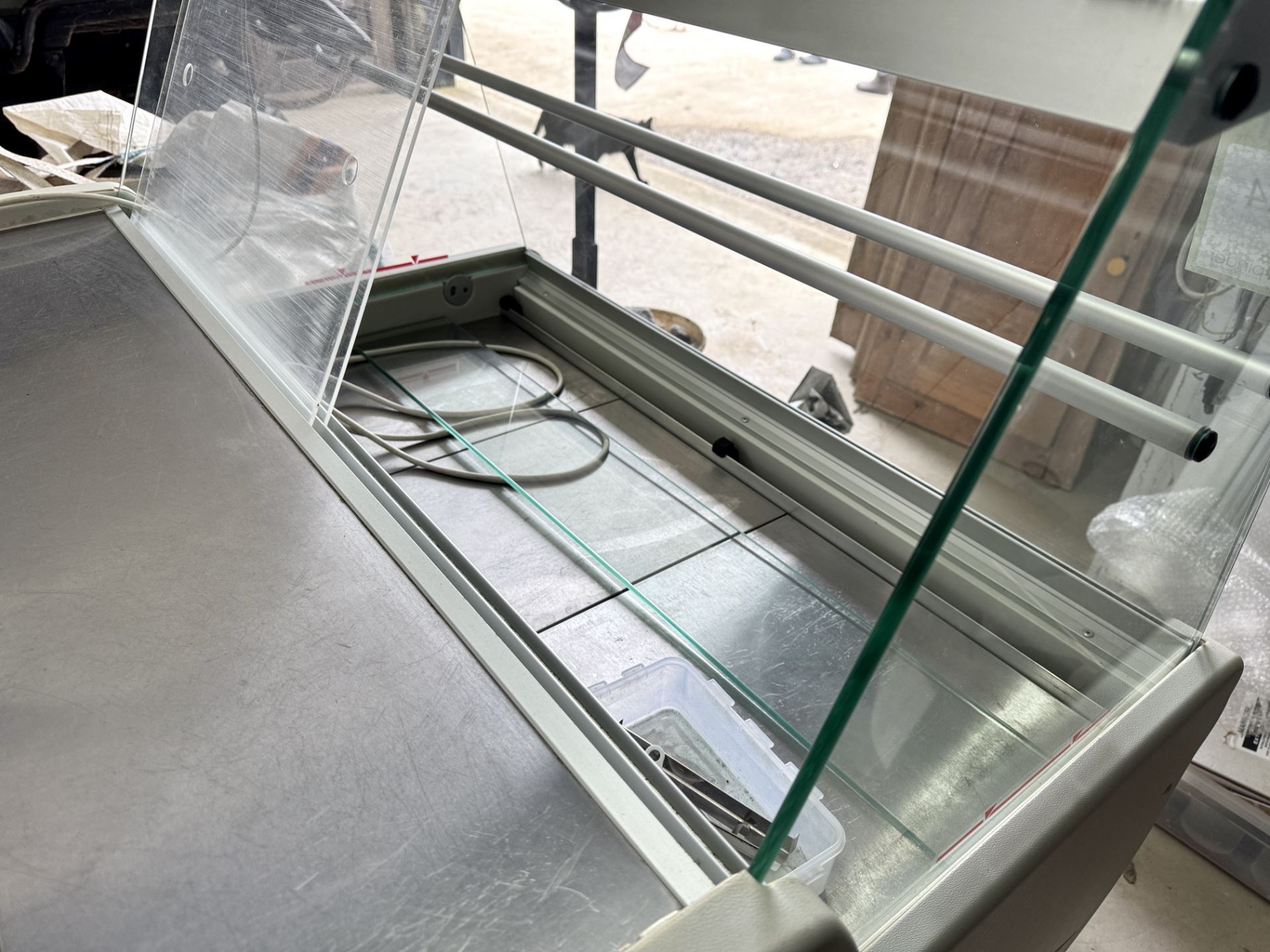Igloo Chilled Food Display Counter, 240volts, 1070mm x 830mm x 1220mm - Image 4 of 8