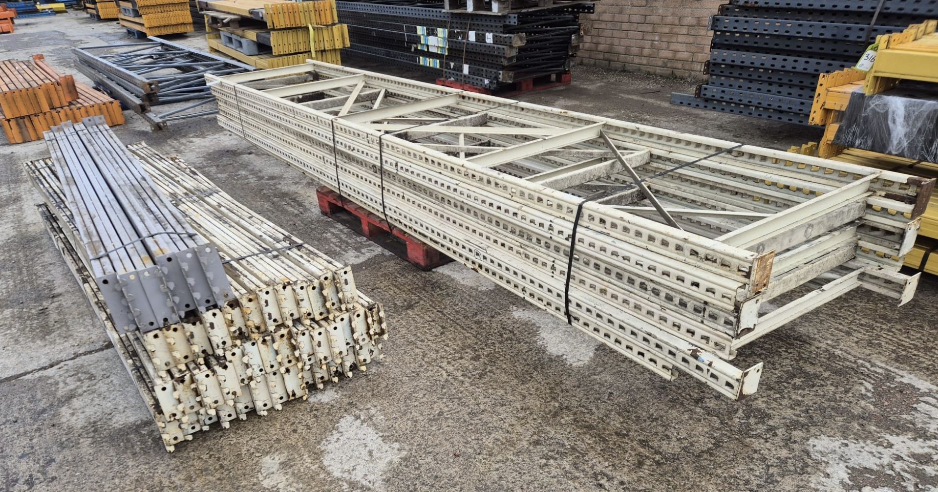 5 bays Pallet Racking comprising 6 uprights 4910mm x 915mm, 40 beams 2665mm x 100mm, 6 beams