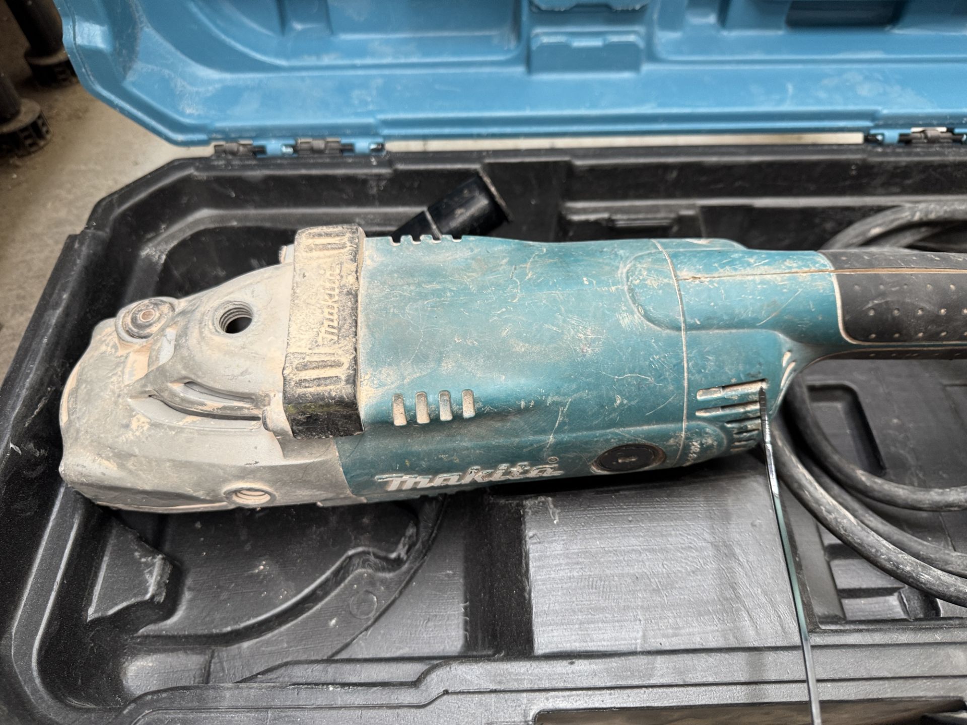 Makita 230ML Angle Grinder, 110volts, with case - Image 2 of 6