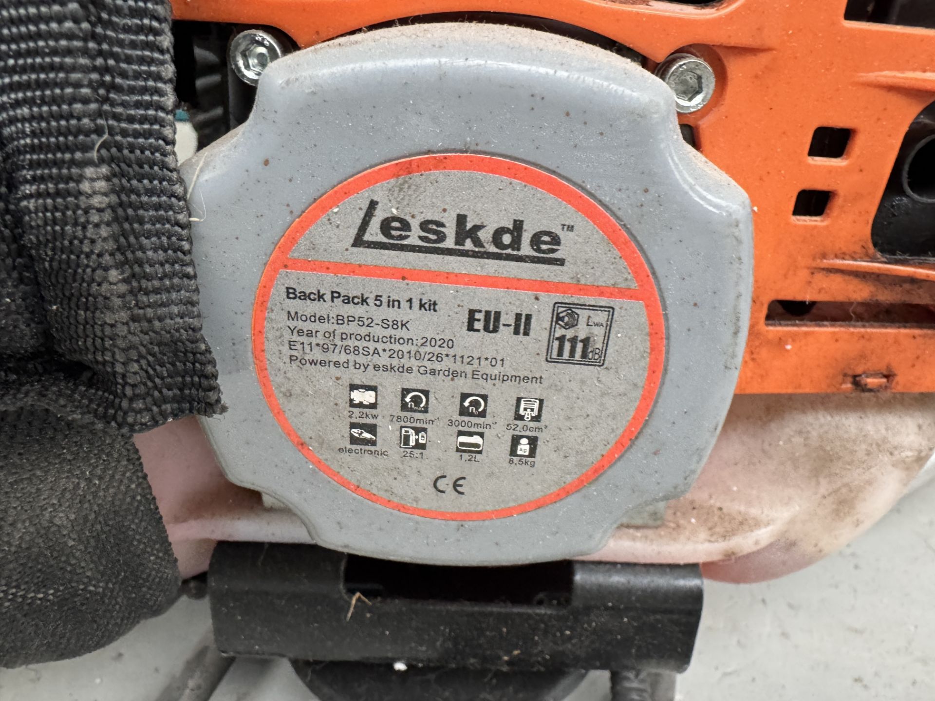 Leskde BP52-S8K petrol driven 5 in 1 Garden Tool, comprising strimmer, chainsaw, hedge cutter, brush - Image 3 of 10