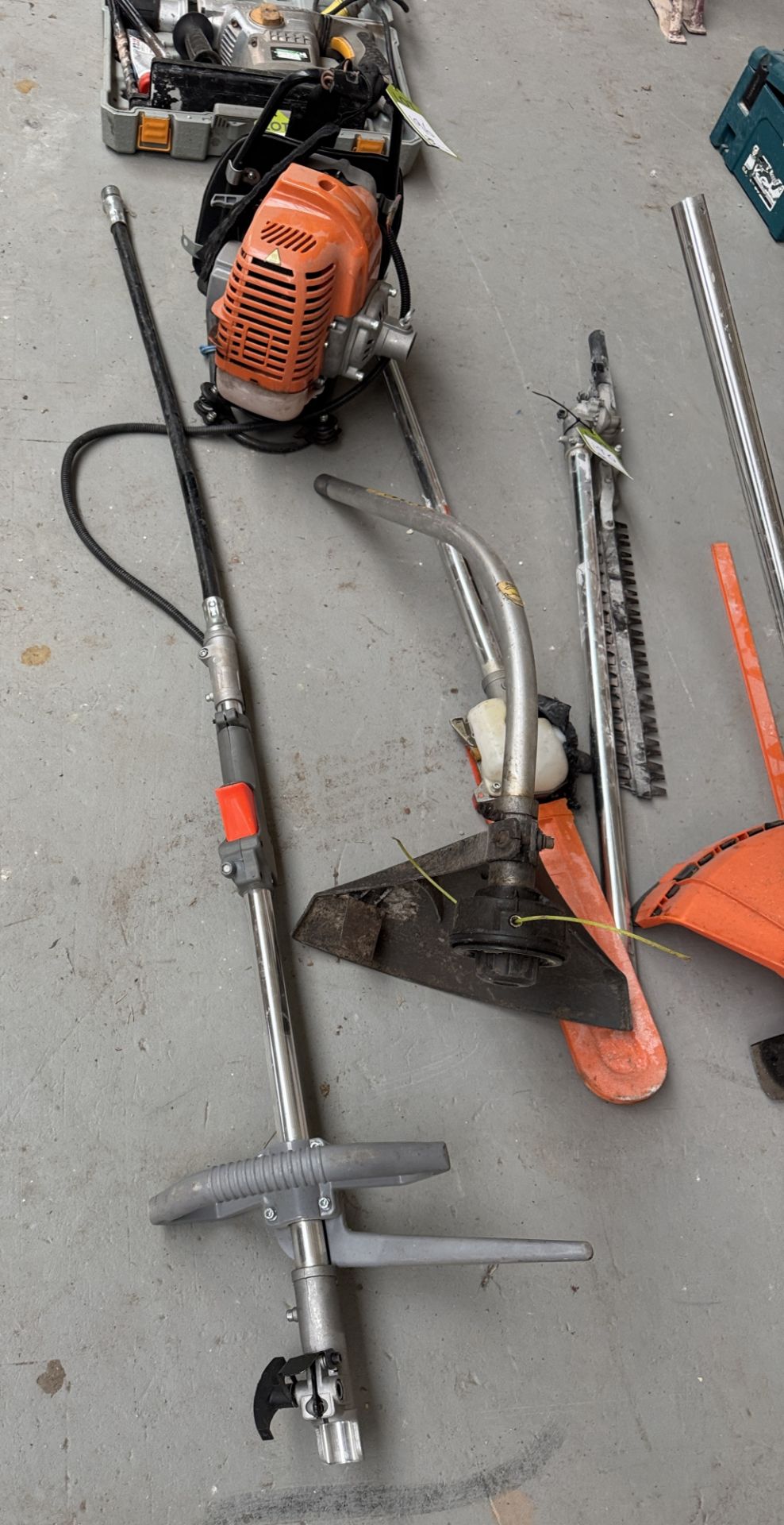 Leskde BP52-S8K petrol driven 5 in 1 Garden Tool, comprising strimmer, chainsaw, hedge cutter, brush - Image 7 of 10