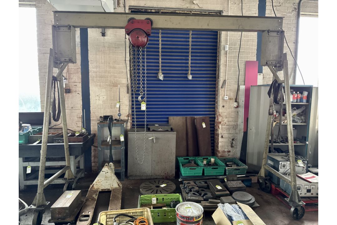 Mobile Gantry crane, with block and tackle - Image 1 of 6