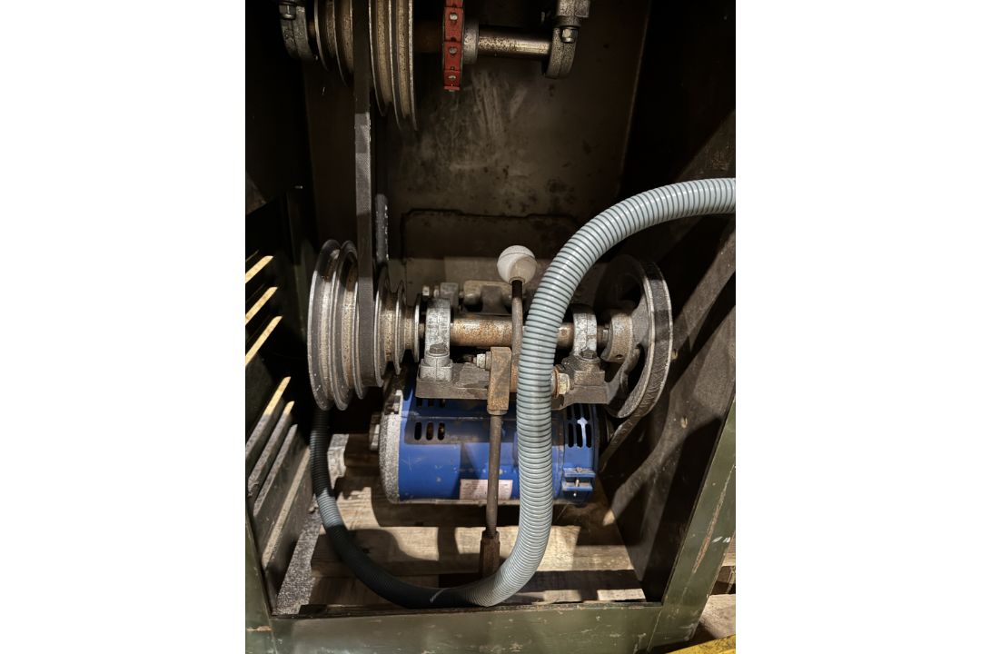 Boxford Lathe, 240volts, with 2 Pratt Burnerd 3-jaw chucks, 4-jaw chuck, multi-tool holder, work - Image 7 of 10
