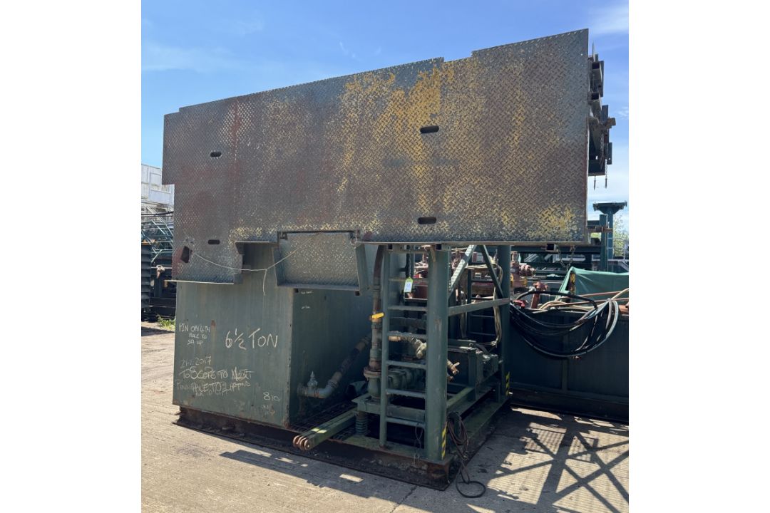 Skid mounted Water Tank, capacity 2145 gallons, with mono pump and electric motor, 1550mm x 2520mm x - Image 1 of 12