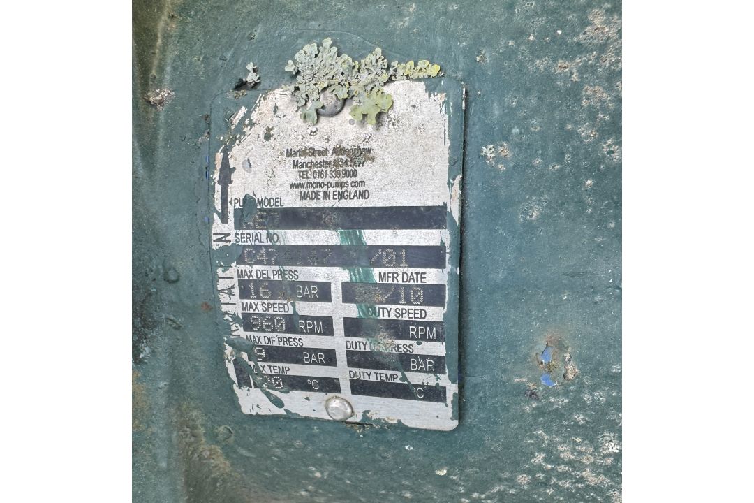 Skid mounted Water Tank, capacity 2145 gallons, with mono pump and electric motor, 1550mm x 2520mm x - Image 5 of 12