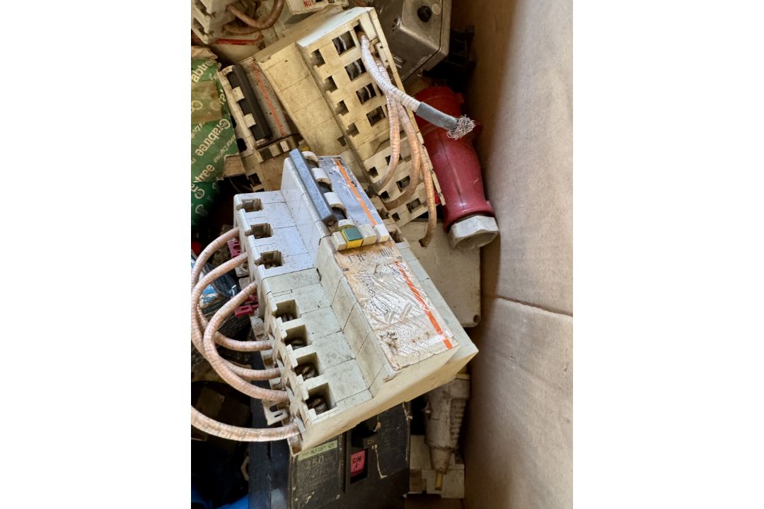 Quantity various Electrical Switches, Isolators, etc, to box - Image 3 of 5