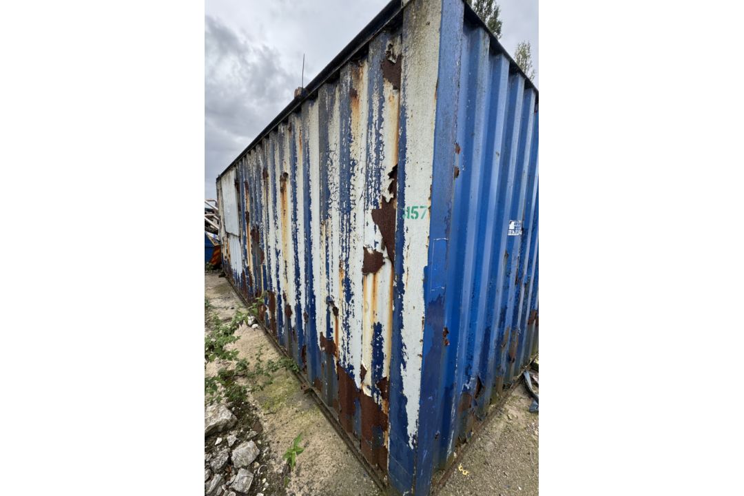 20ft Secure Welfare/Stores Cabin, single door, with fixed racking to 2 sides (please note the - Image 4 of 11