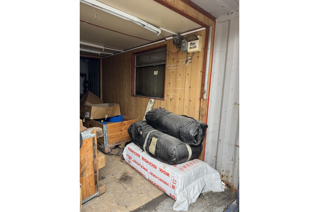20ft Secure Welfare/Stores Cabin, single door, with fixed racking to 2 sides (please note the - Image 6 of 11