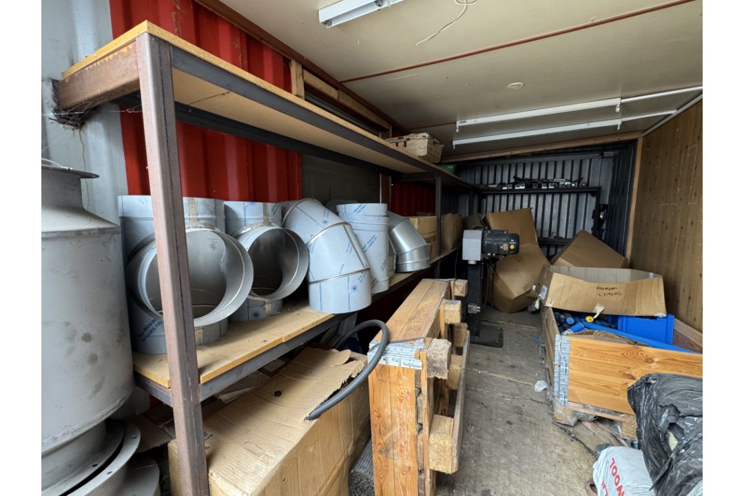 20ft Secure Welfare/Stores Cabin, single door, with fixed racking to 2 sides (please note the - Image 8 of 11