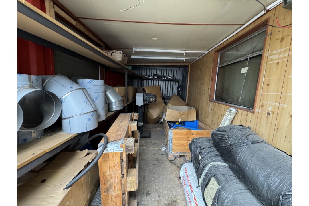 20ft Secure Welfare/Stores Cabin, single door, with fixed racking to 2 sides (please note the - Image 9 of 11