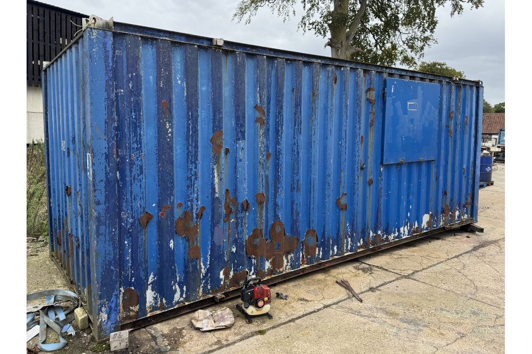 20ft Secure Welfare/Stores Cabin, single door, with fixed racking to 2 sides (please note the - Image 3 of 11