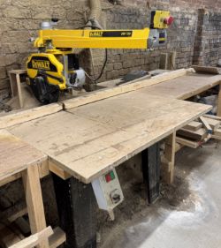 Dewalt DW729 pull over Radial Arm Saw, 400volts, serial number 0101, with wood infeed and outfeed