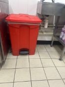 Plastic peddle bin Note this lot has a lift out charge see charges in Important Sale infiormation