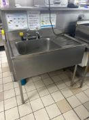 Stainless steel single basin wash down sink with right hand drainer 110cm Note this lot has a lift