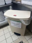 Rubbermaid pedal bin Note this lot has a lift out charge see charges in Important Sale