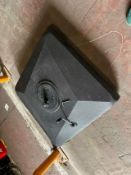 Bramblecrest )Set B586) 120kg Plastic Side Post Base with Wheels Notes: Middle Wheel Snapped off [