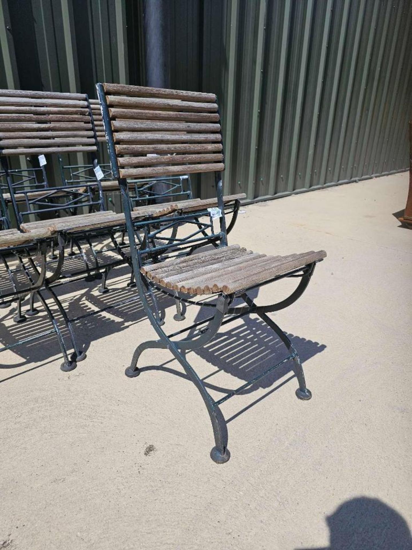 A set of seven vintage French folding bistro chairs features a weathered, rustic aesthetic - Image 5 of 5