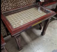 Edwardian-style mahogany bijouterie table features a rectangular top with a recessed glass display
