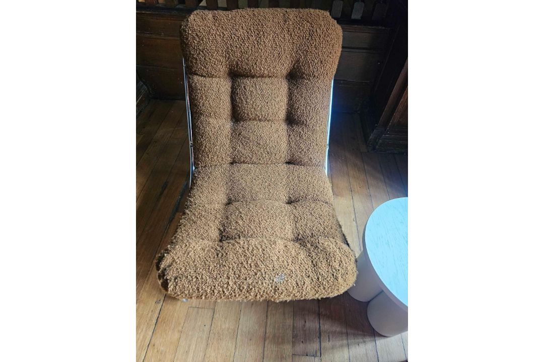 A Pair of 1970s-Style Chrome and Bouclé Sling Chairs, in the manner of Peter Hoyte. These chairs - Image 5 of 9