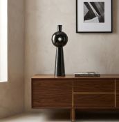 Juri Vase The Juri Vase XL is a commanding sculptural piece that explores the intersection of