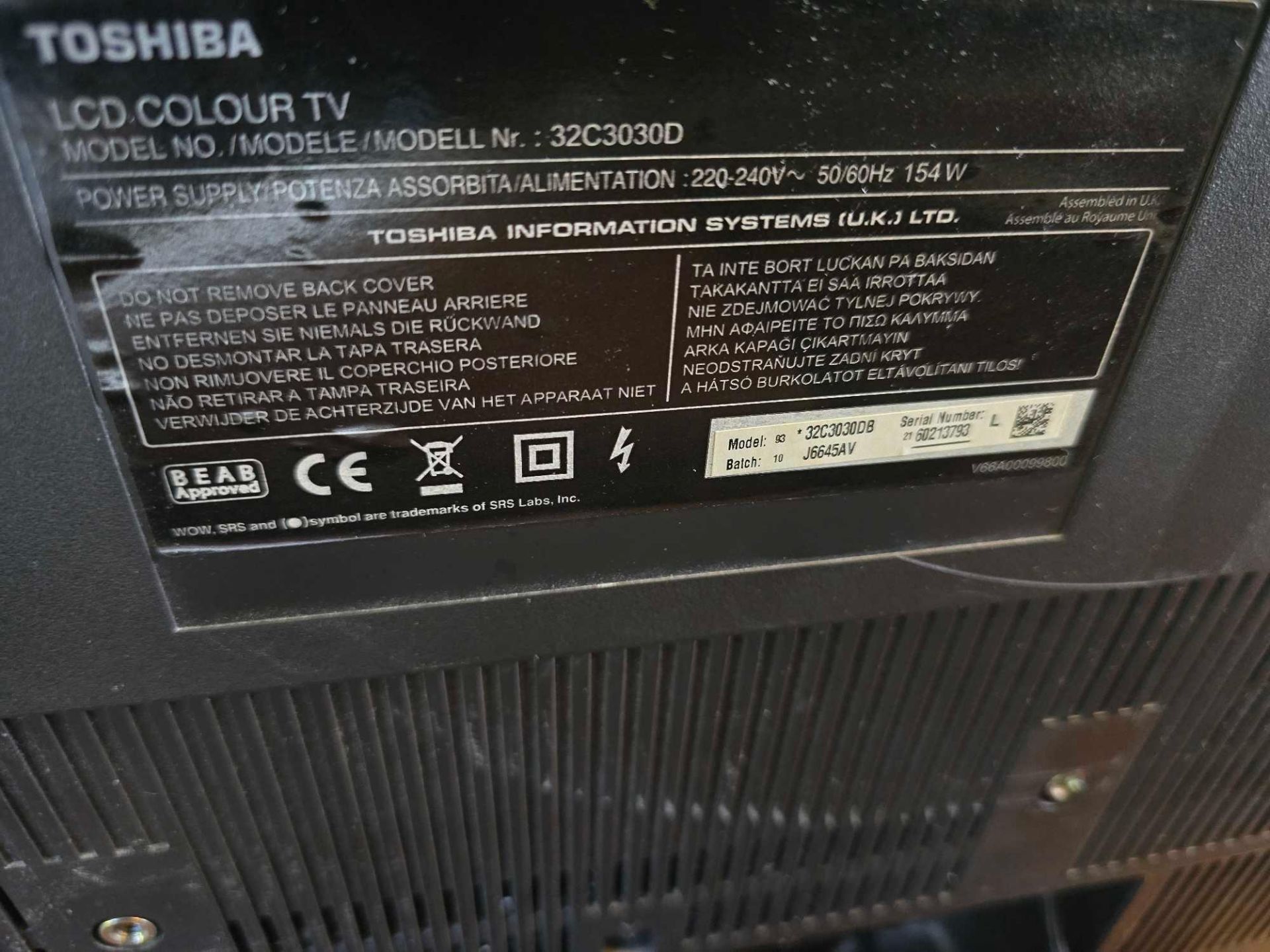 A 32-inch Toshiba REGZA 32C3030D LCD television in a classic minimalist style, featuring a black - Image 2 of 2