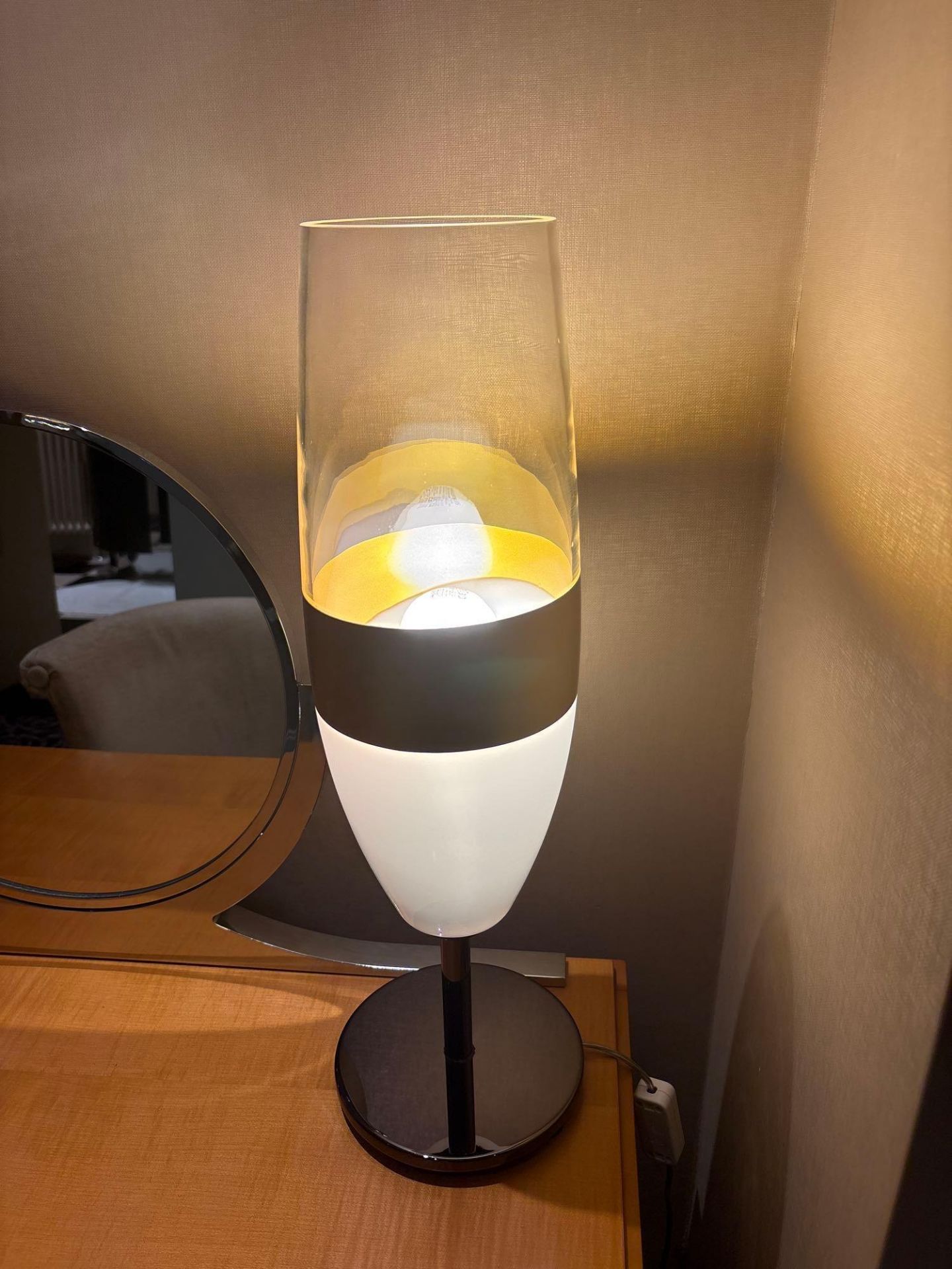 A Contemporary "Aurum" Murano Glass Table Lamp by Barovier & Toso An elegant designer table lamp - Image 2 of 4