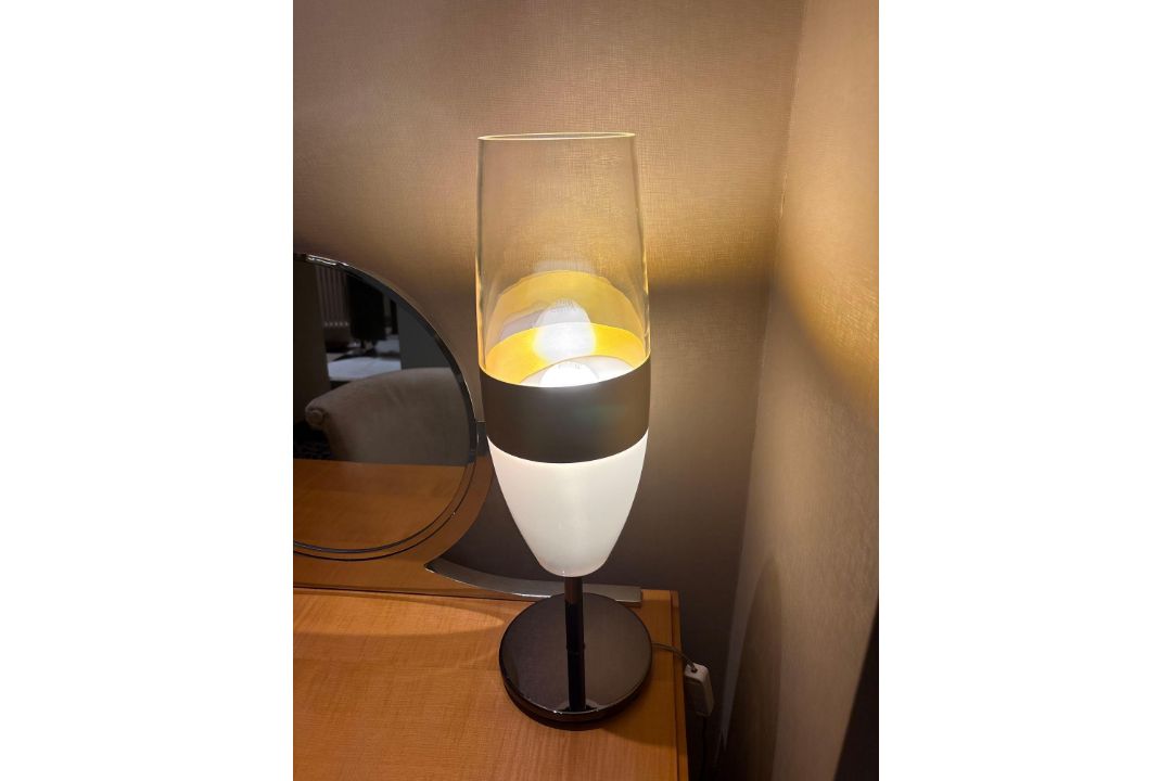 A Contemporary "Aurum" Murano Glass Table Lamp by Barovier & Toso An elegant designer table lamp - Image 2 of 4