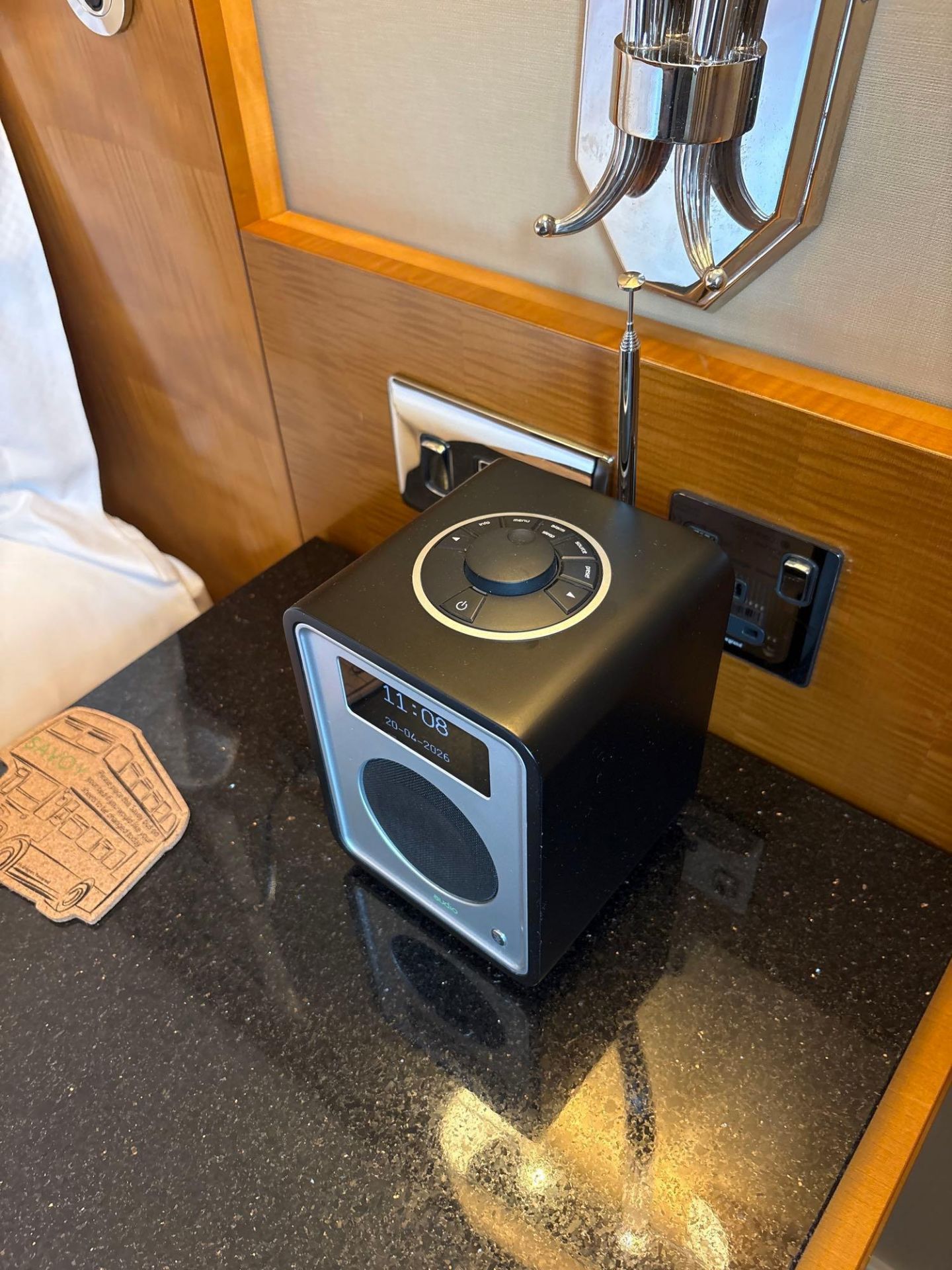 Ruark Audio R1 Mk3 Deluxe DAB/FM Bluetooth Radio A contemporary high-fidelity compact smart radio in - Image 3 of 3
