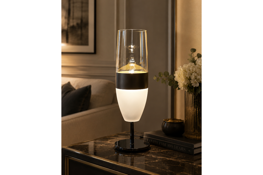 A Contemporary "Aurum" Murano Glass Table Lamp by Barovier & Toso An elegant designer table lamp - Image 1 of 4