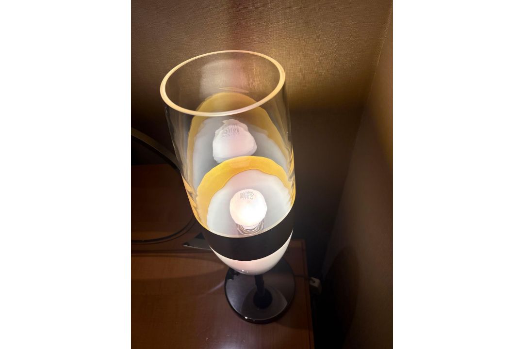 A Contemporary "Aurum" Murano Glass Table Lamp by Barovier & Toso An elegant designer table lamp - Image 3 of 4