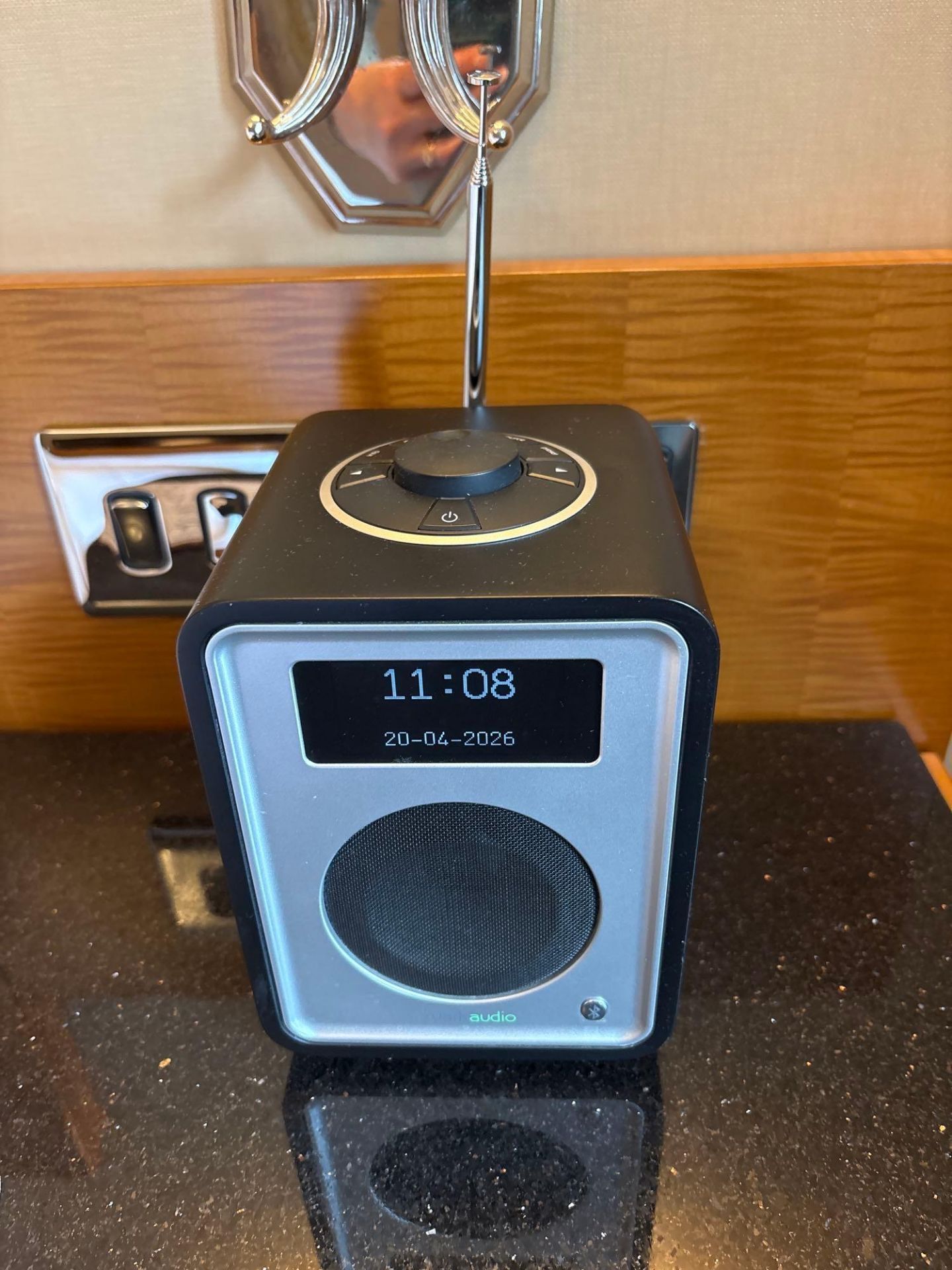 Ruark Audio R1 Mk3 Deluxe DAB/FM Bluetooth Radio A contemporary high-fidelity compact smart radio in - Image 2 of 3