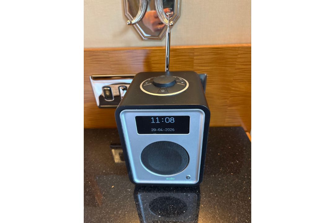 Ruark Audio R1 Mk3 Deluxe DAB/FM Bluetooth Radio A contemporary high-fidelity compact smart radio in - Image 2 of 3