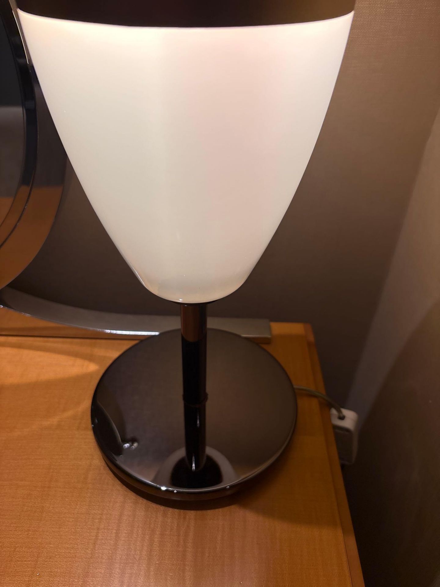 A Contemporary "Aurum" Murano Glass Table Lamp by Barovier & Toso An elegant designer table lamp - Image 4 of 4