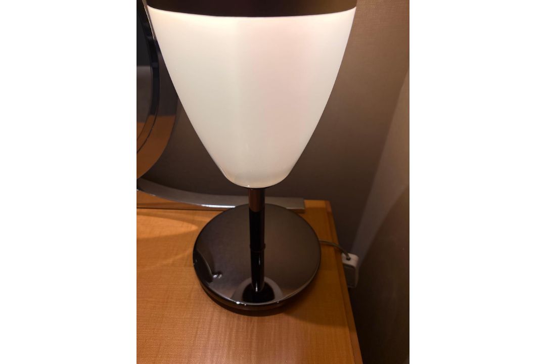 A Contemporary "Aurum" Murano Glass Table Lamp by Barovier & Toso An elegant designer table lamp - Image 4 of 4
