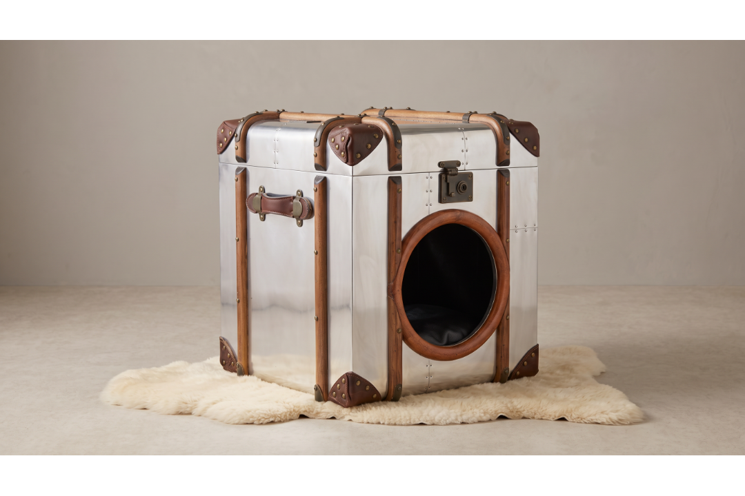 Timothy Oulton Globetrekker Dog Trunk in Aero Black Canvas is a playfully luxurious pet accessory - Image 2 of 4