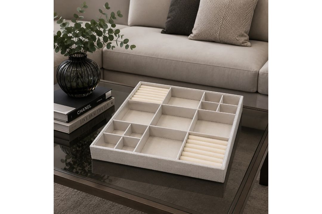 Shagreen Jewellery Box Square jewellery box, exquisitely finished in a neutral taupe-grey faux - Image 2 of 2