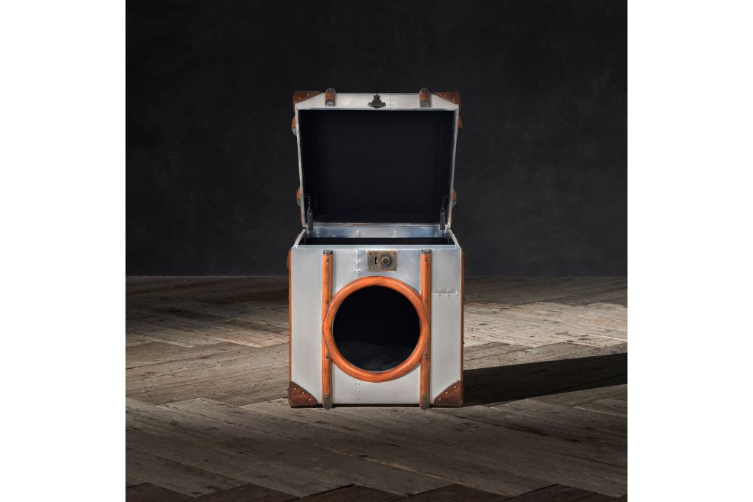 Timothy Oulton Globetrekker Dog Trunk in Aero Black Canvas is a playfully luxurious pet accessory - Image 3 of 4