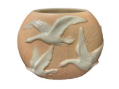 1930'S ART DECO PHOENIX / CONSOLIDATED GLASS CO. PINK AND IRIDESCENT WHITE WILD GEESE SCULPTED VASE