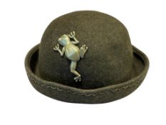 FIRST ISSUE LIZ CLAIBORNE VINTAGE WOOL WOMANS GREENCAP