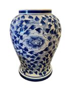VINTAGE BLUE AND WHITE CHINESE CHINOISERIE PORCELAIN GINGER JAR