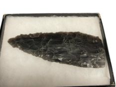 LARGE KNAPPED OBSIDIAN NATIVE AMERICAN PALEO-INDIAN CLOVIS ARROWHEAD POINT ARTIFACT