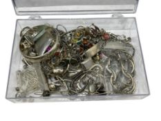 STERLING SILVER SCRAP JEWELRY AND REPAIR PIECES INCLUDING SEVERAL VINTAGE