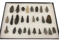 LARGE COLLECTION OF KNAPPED STONE NATIVE AMERICAN ARROWHEADS / PROJECTILE POINTS PRIMITIVE ARTIFA...